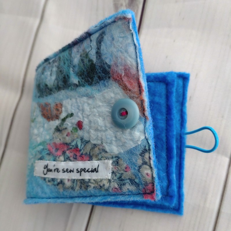 Needle case (Sew very happy)